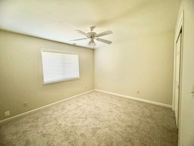 Building Photo - Beautiful Home in Amber Grove