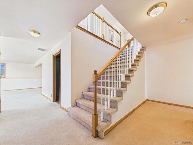 Building Photo - 1185 S Park Dr