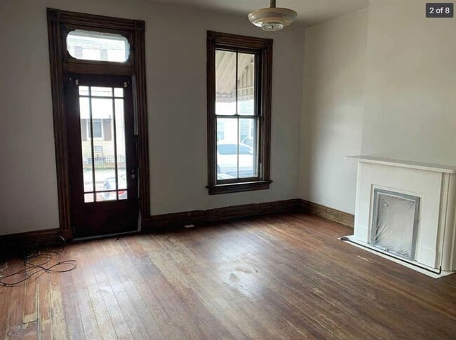 Building Photo - Charming 2BR in the Heart of Newport – Walk to Dining, Shops & the Levee