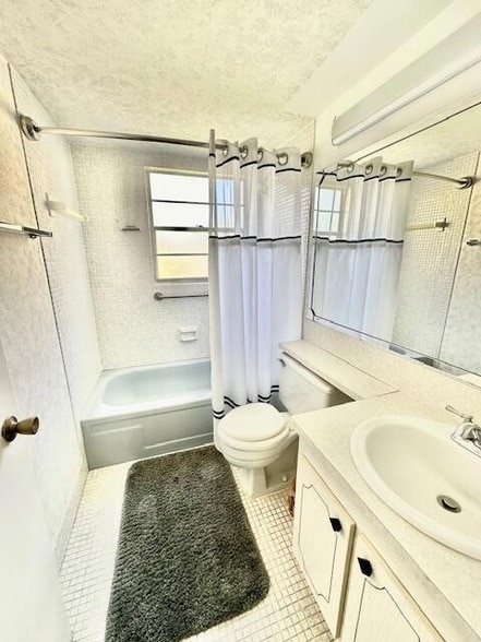 Building Photo - 368 Mansfield I