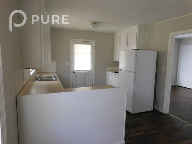 Building Photo - $200 Visa gift card offer!