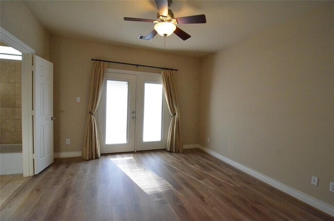 Building Photo - 9006 Harbor Hills Dr