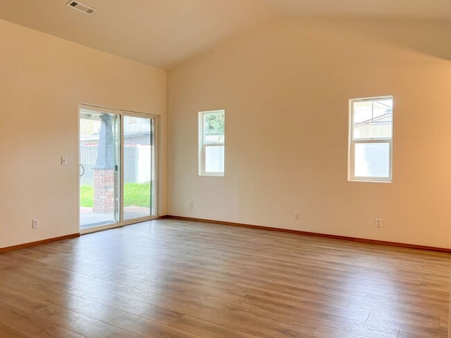 Building Photo - 622 E GRANT St