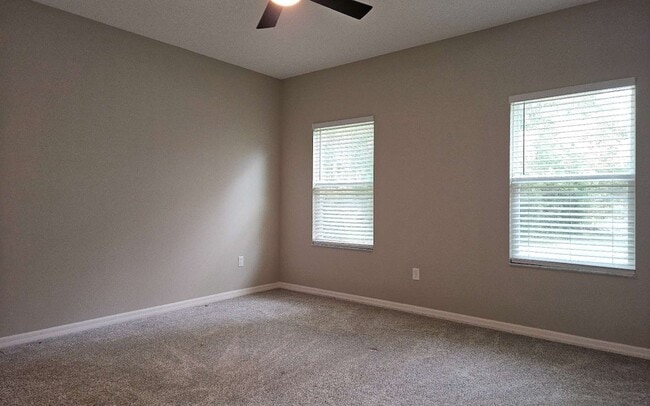 Building Photo - 160 SW Ivy Glen