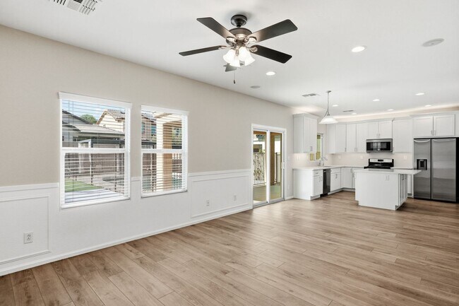 Building Photo - Spacious 4 Bedroom 2 Bath In Peoria with Pool and Sports Court