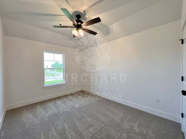 Building Photo - Siloam Springs- Single-Family Home- Spacio...
