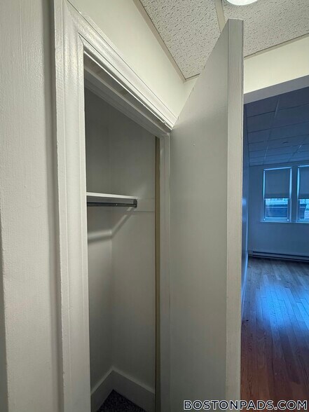 Building Photo - 405 Beacon St