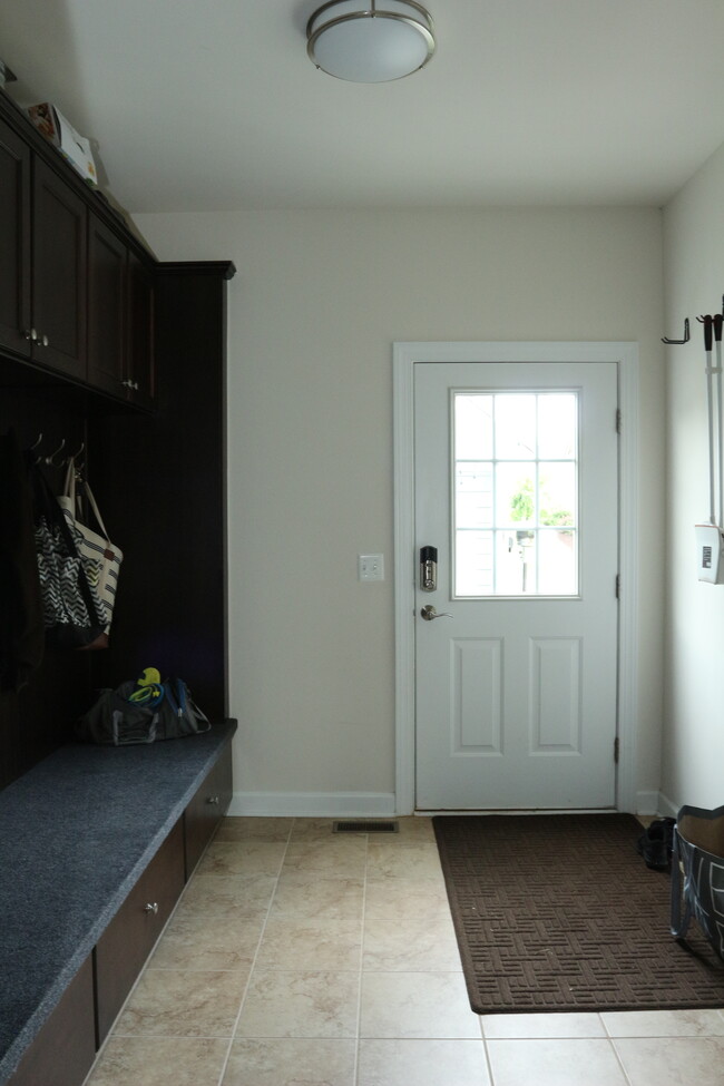 Huge mudroom! - 681 Fielding Run Dr