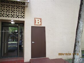 Building Photo - 14301 N Kendall Dr