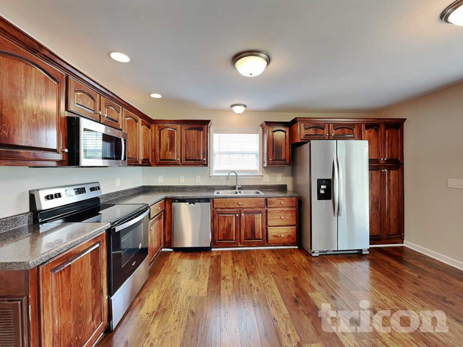 Building Photo - 703 Maple Ct