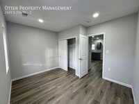 Building Photo - Charming 2BR/1BA Apartment with Hardwood F...