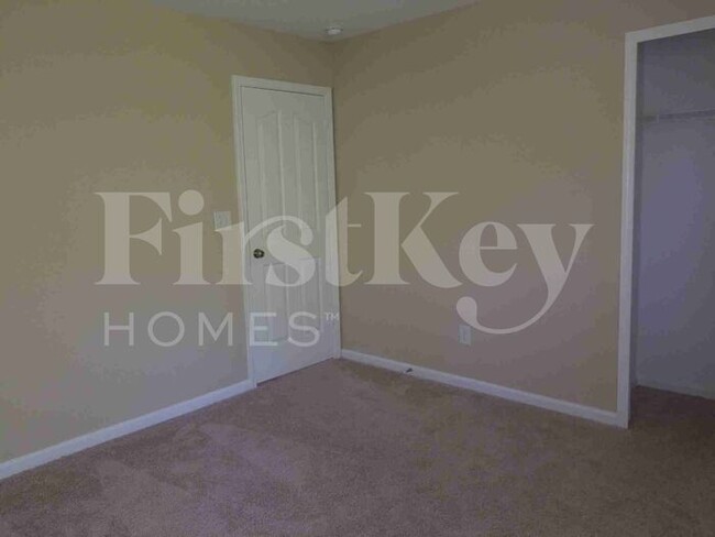 Building Photo - 8019 Bushy Creek Dr