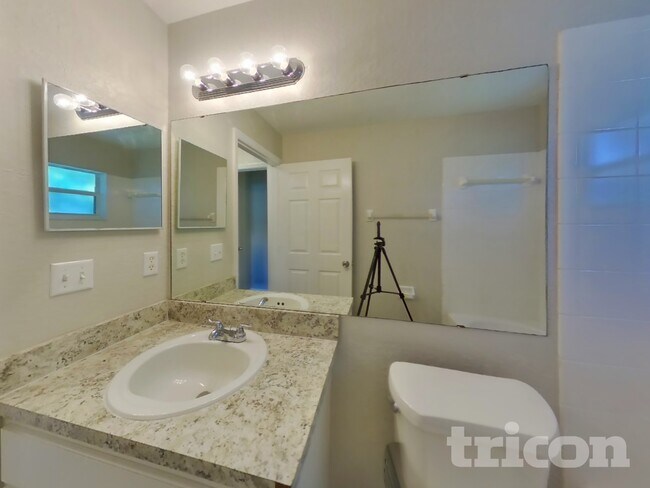 Building Photo - 272 Kings Pond Ave