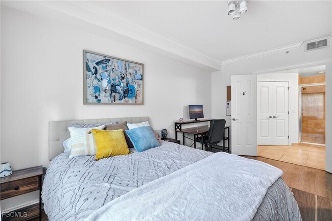 Building Photo - 2825 Palm Beach Blvd