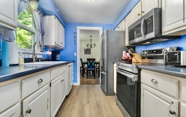 Building Photo - 16 Christina Ct