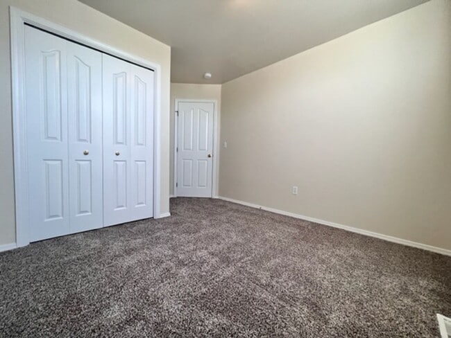Building Photo - 8137 Waterfowl Ave