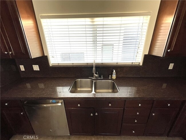 Building Photo - 138 W Canada