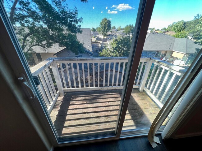 Building Photo - 2635 Parkwood Village Ln