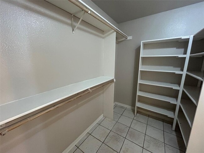 Building Photo - 603 E Sandy Ln