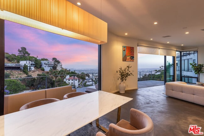 Building Photo - 8634 Franklin Ave