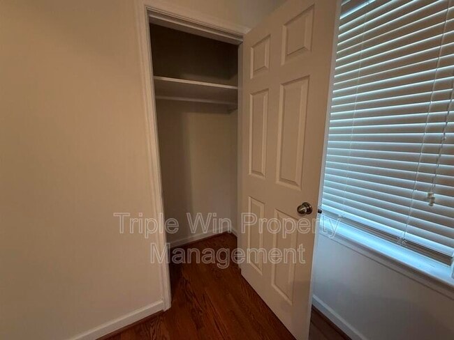 Building Photo - 1045 N Florissant Rd