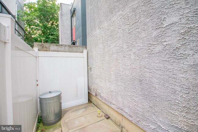 Building Photo - 1441 S Bouvier St