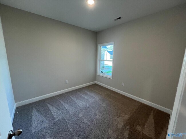 Building Photo - 3131 Lea Ln SE