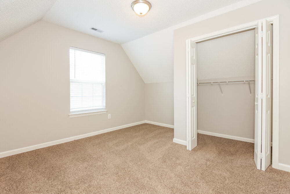 Building Photo - 715 Almora Dr