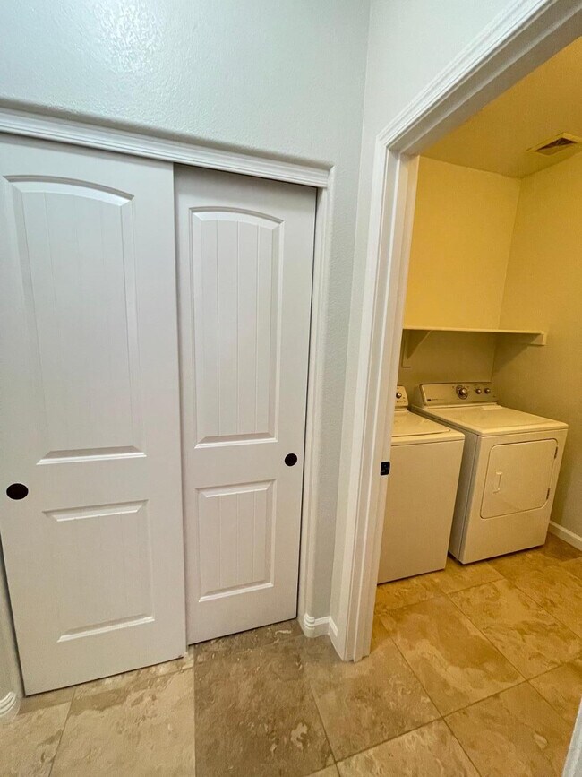 Building Photo - 3536 W Spirit Ln