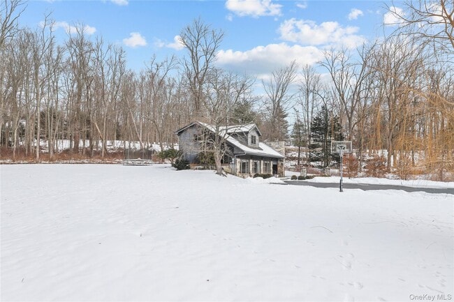 Building Photo - 600 Cantitoe St