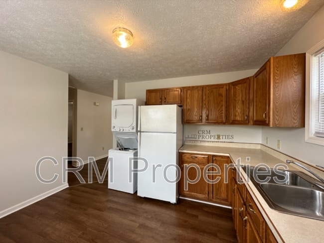 Building Photo - 728 S Lindsay St