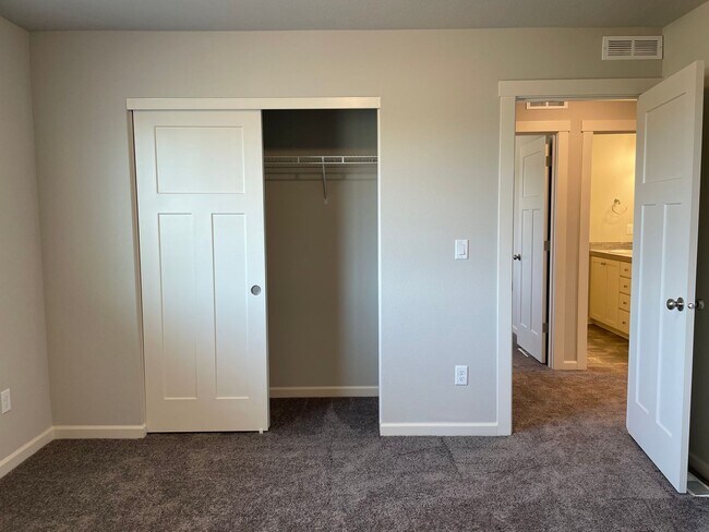 Building Photo - NEWER 4 Bed 2.5 Bath Home! Located near the Ridgefield Outdoor Recreation Center, equestrian faci...