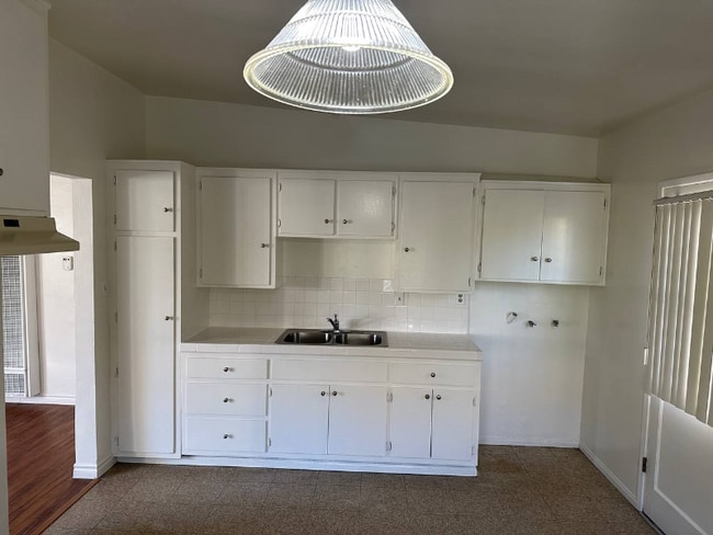 Building Photo - 5154 Santa Ana St