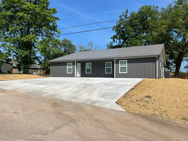 Building Photo - 949 St Louis St