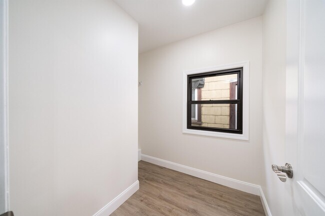 Building Photo - 213 Manhattan Ave