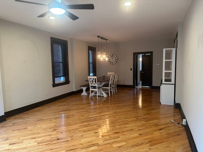 Building Photo - Wonderful 3bedroom 2 Bath Townhome In South City