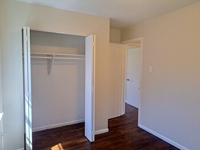 Building Photo - Renovated 4 bedroom 2.5 bath