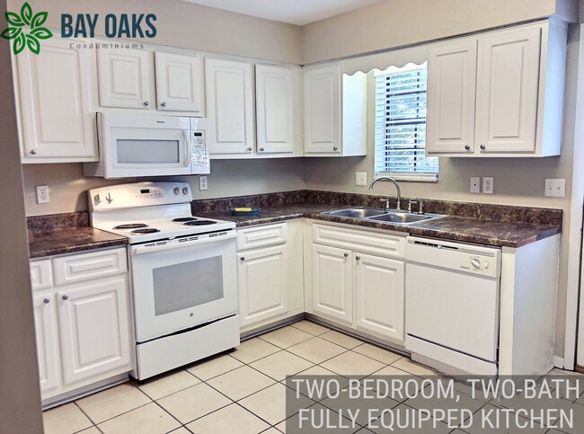 Building Photo - Bay Oaks Condominiums I