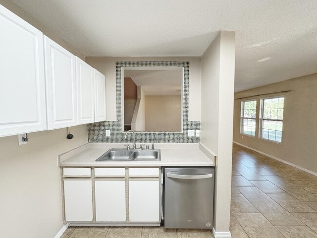 Building Photo - 9307 Vista Clara Loop NW