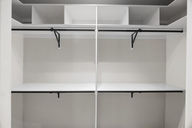 Building Photo - 4409 Woodstock Dr