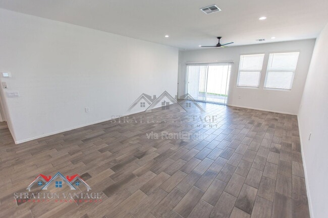 Building Photo - 1330 W Hess Ave