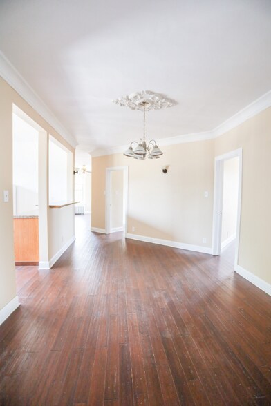 Primary Photo - 4788 N Elston Ave