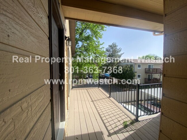 Building Photo - Come See This Great 2 Bedroom 1 Bath Condo In Salt Lake City!