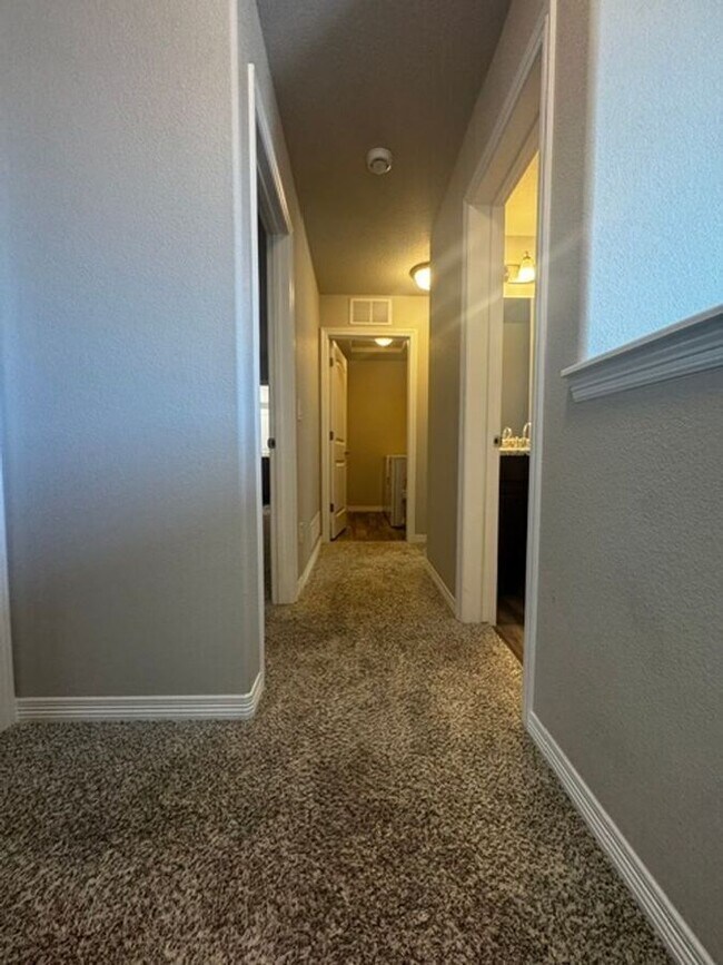 Building Photo - 5338 Kingscote Dr