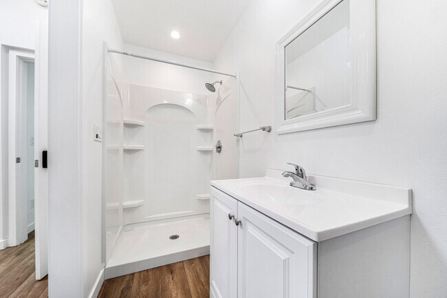 Building Photo - 420 N Batavia St