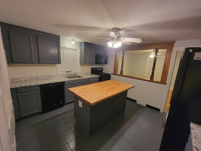 KITCHEN 4 - 58 Eddy St