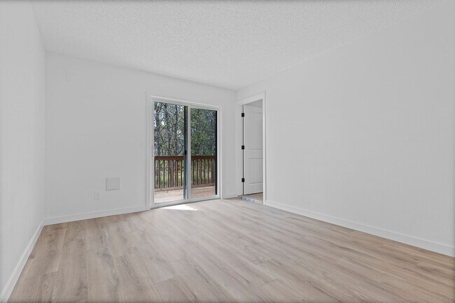 Building Photo - ? Now Available: Gorgeous 3-Bedroom, 1-Bath Unit – Fully Remodeled!