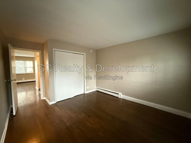Building Photo - 233 Uteg St