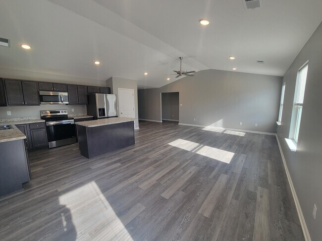 Building Photo - 132 Landry Ln