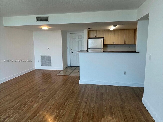 Building Photo - 3000 Coral Wy